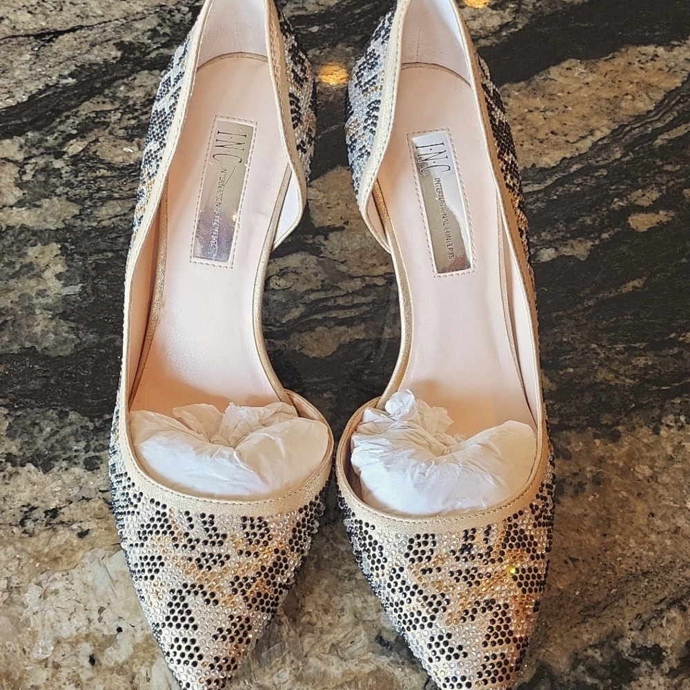 INC. International Concept Crystal Covered Lepard pump